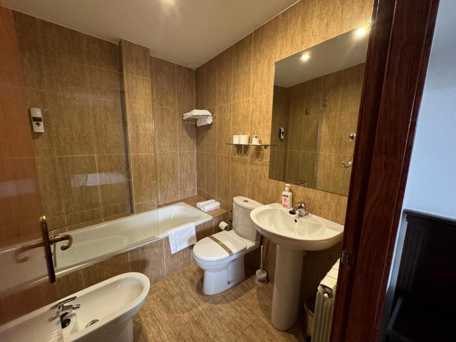 Hospedium Hotel La Fuente Канделарио Экстерьер фото